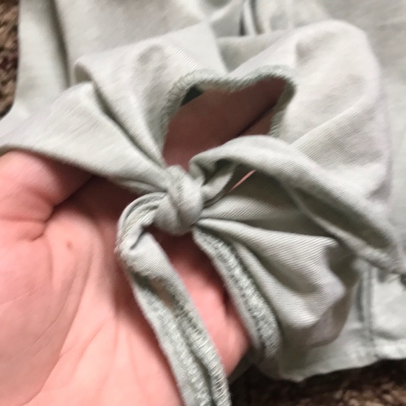 A green short sleeve crop top - Picture 2 of 3